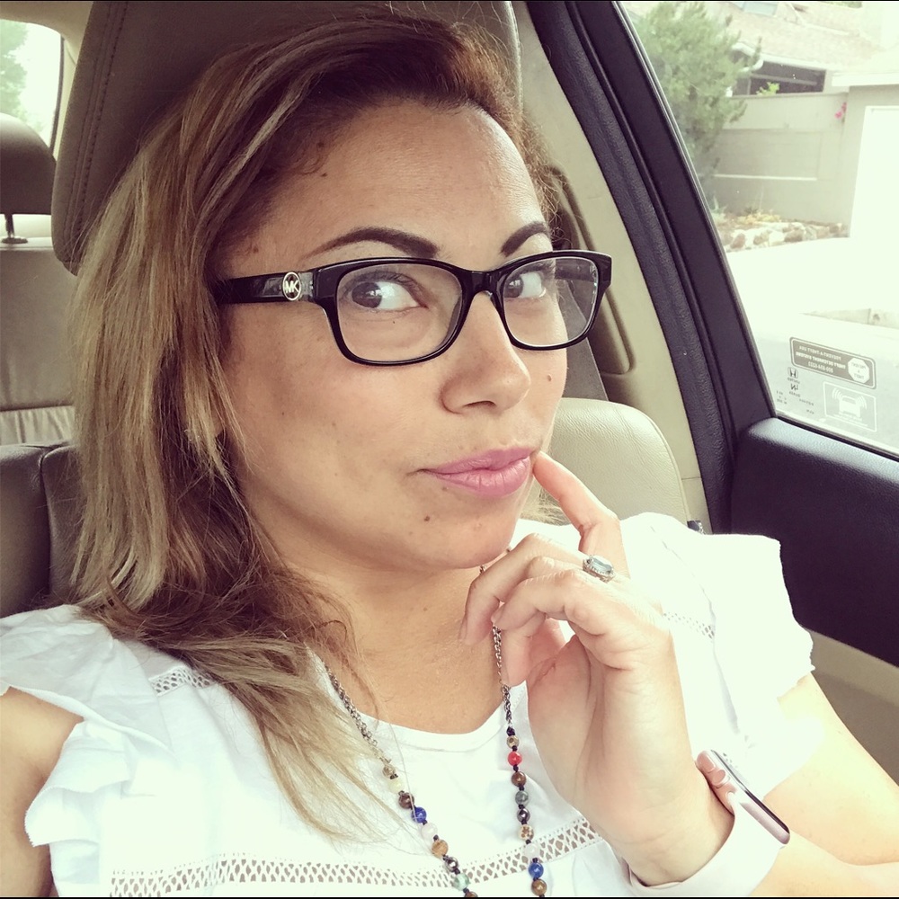 Meet your Posher, Claudia