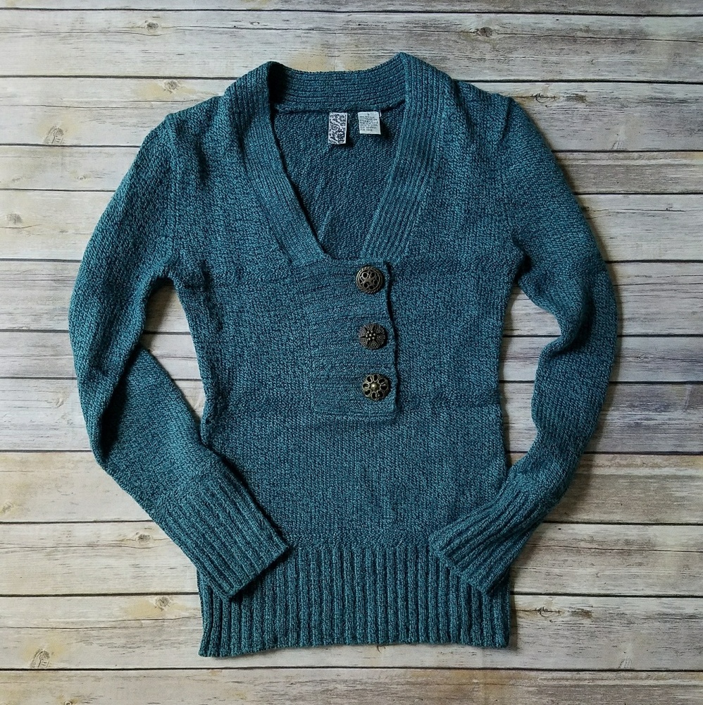 V neck sweater from buckle