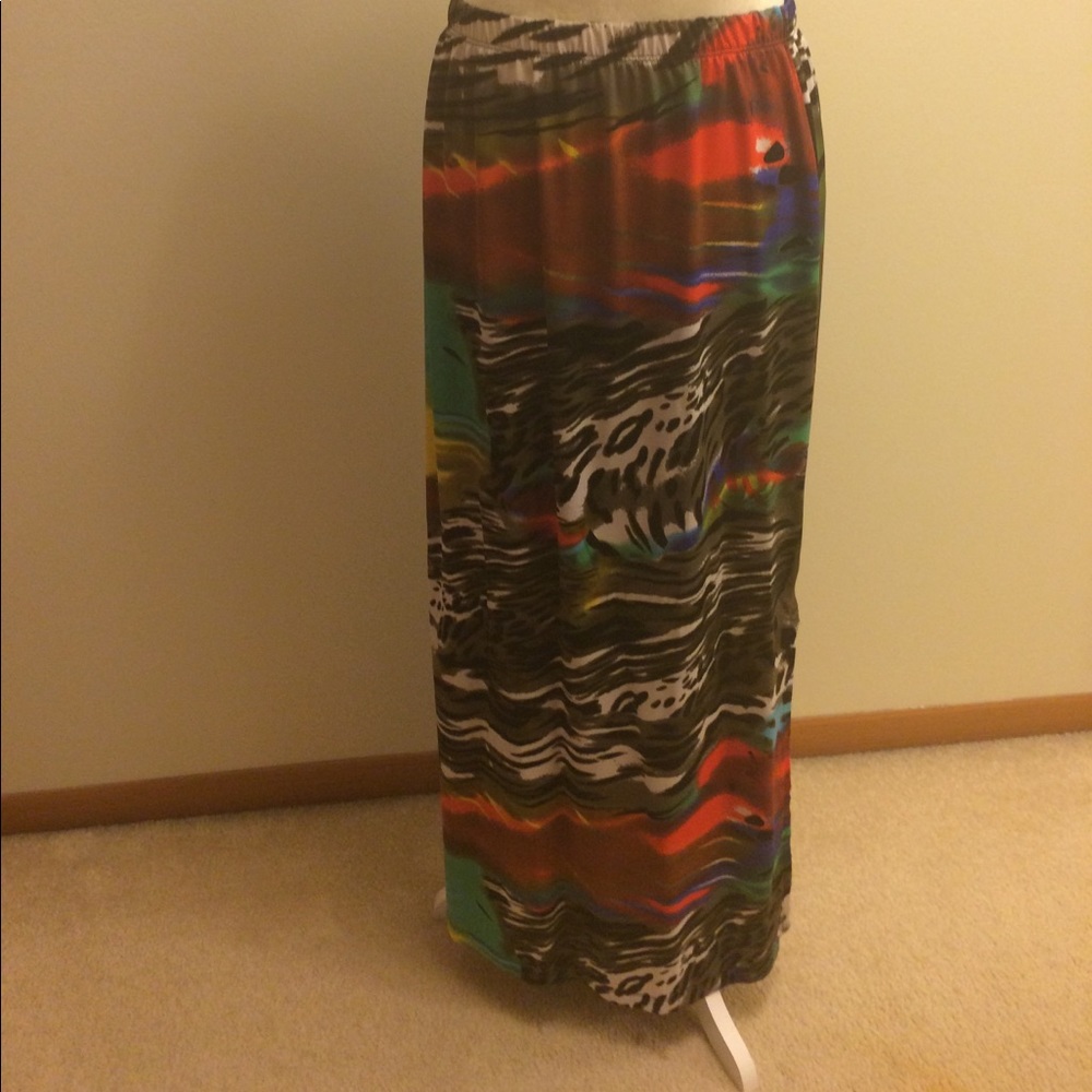 Medium long skirt