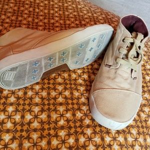 Shoes toms