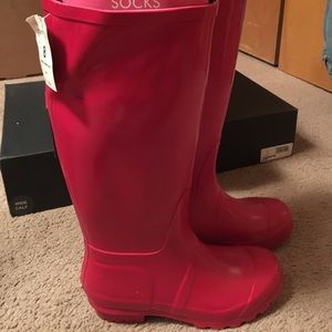 Red rain boots & socks