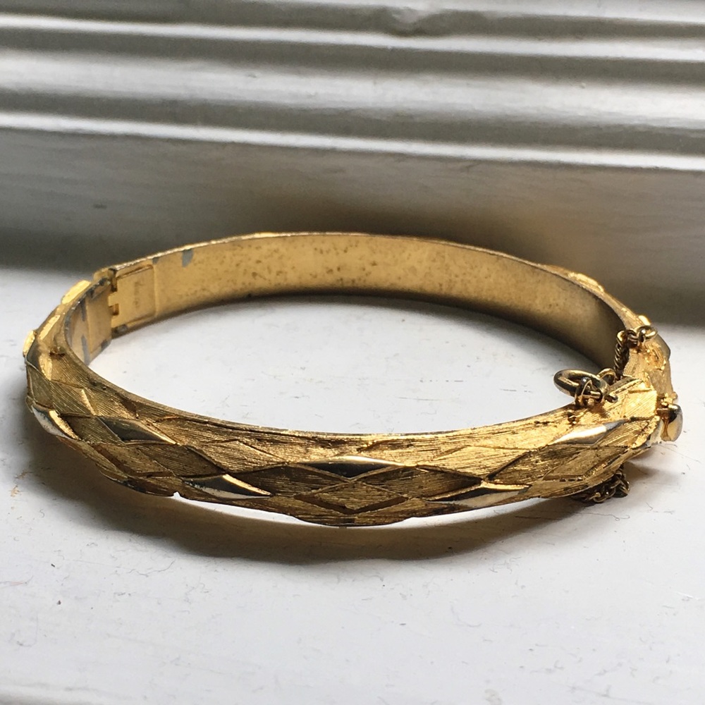 TRIFARI • Rare Vintage Hinged Bangle Bracelet