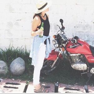 Free People Destroyed Ankle Skinny /white/size 27