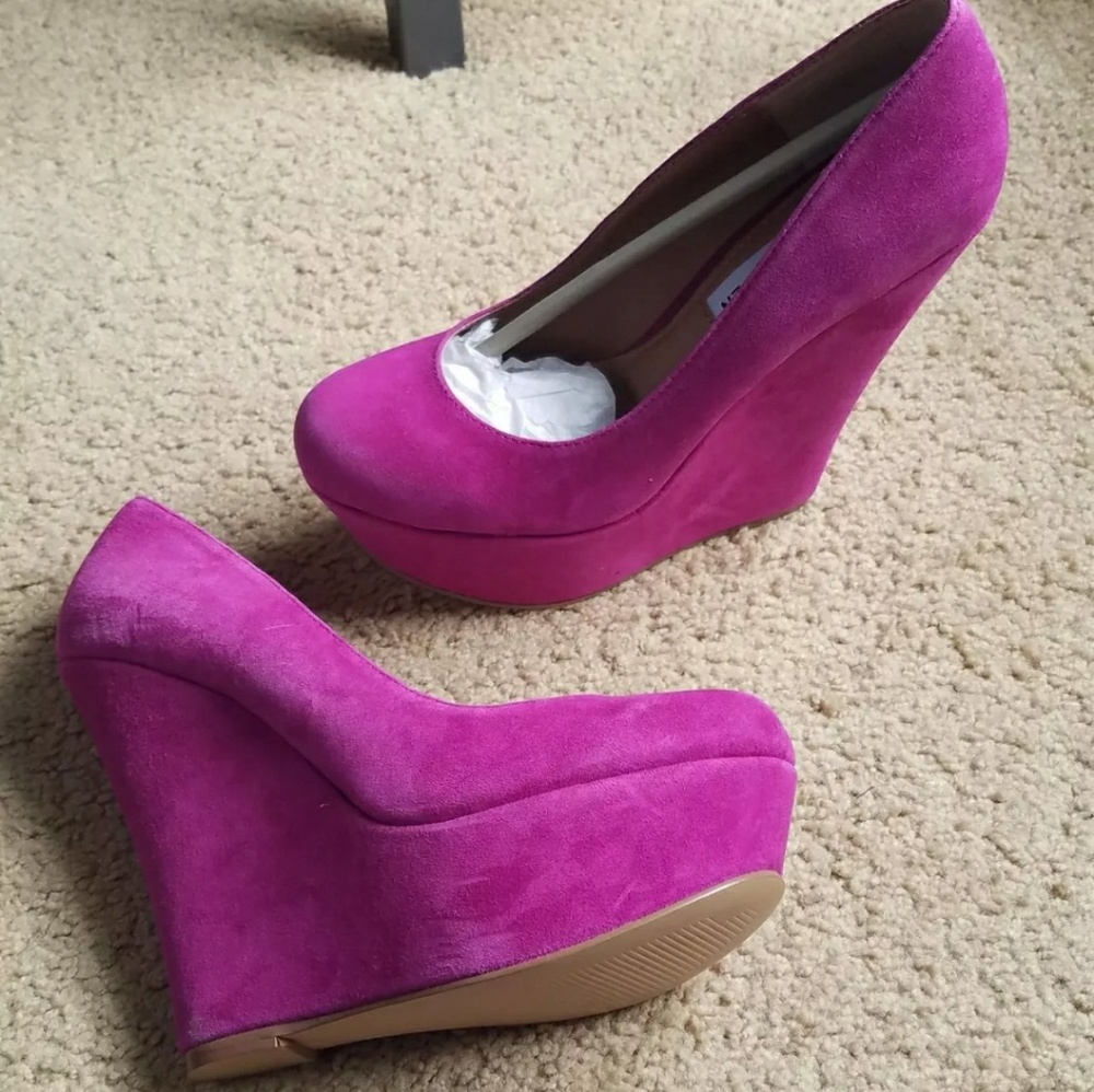 Pammy berry suede wedge