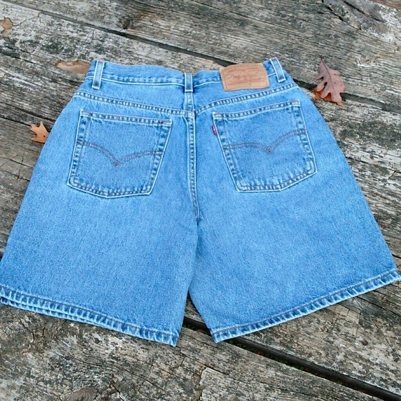 LEVI'S HIGH WAISTED MOM VINTAGE JEAN SHORTS - Picture 2 of 4