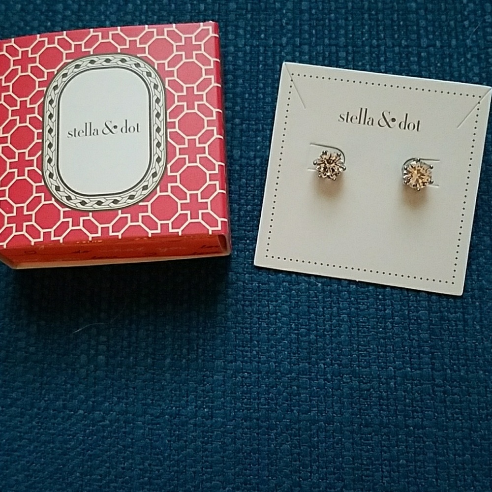 Sparkle studs