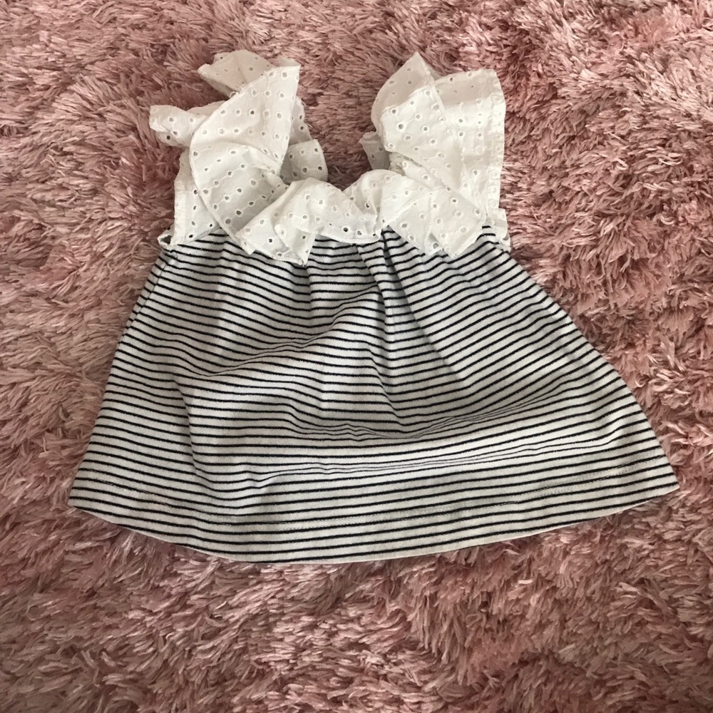 Baby Gap T-shirt with Ruffle sleeves