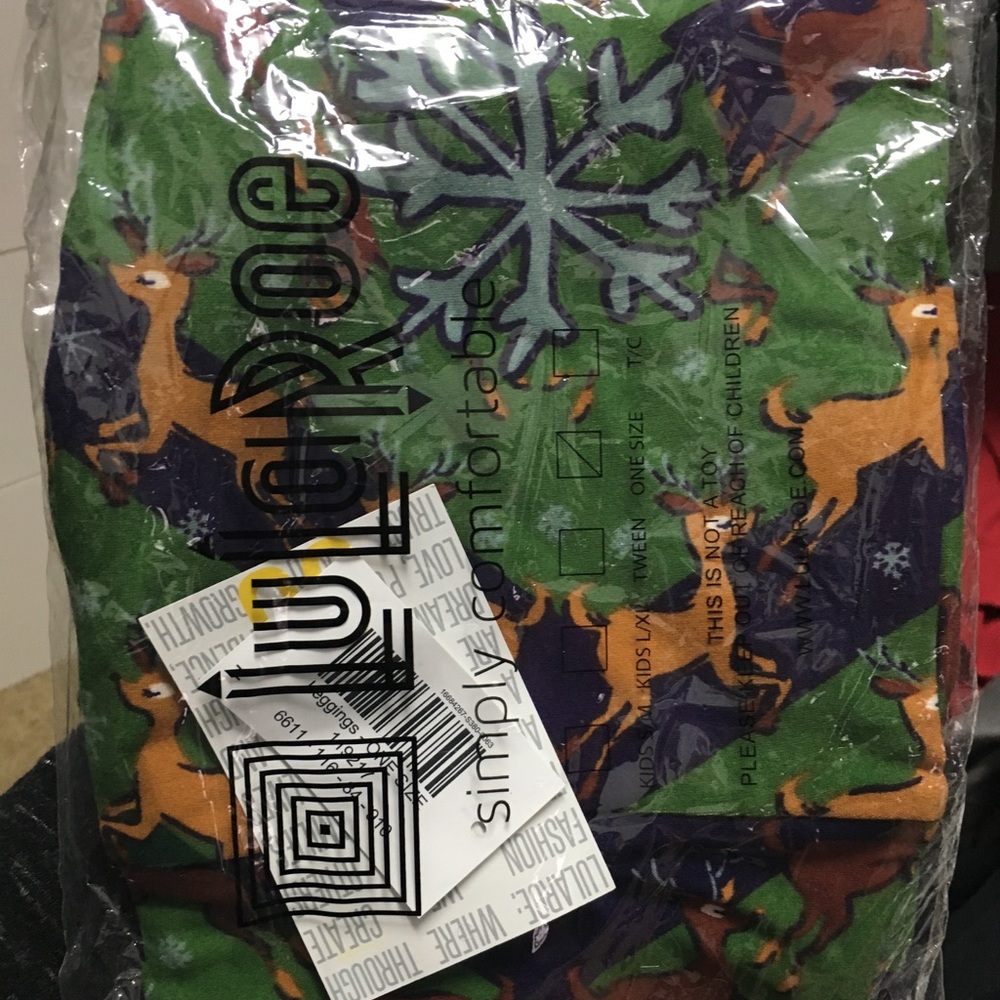 SOLD on M- NEW LuLaroe XMAS Leggings