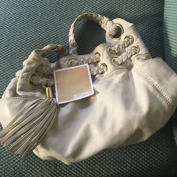 Michael Kors handbag! - Picture 2 of 5