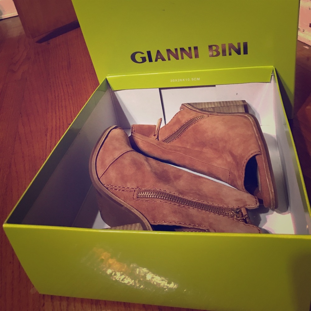 Gianni Bini peep toe pumps