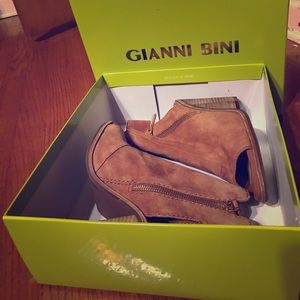 Gianni Bini peep toe pumps