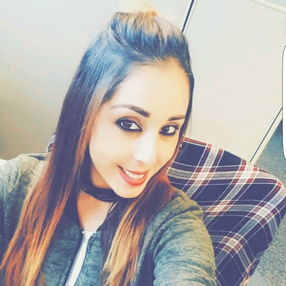 Meet your Posher, Lily - Picture 1 of 1