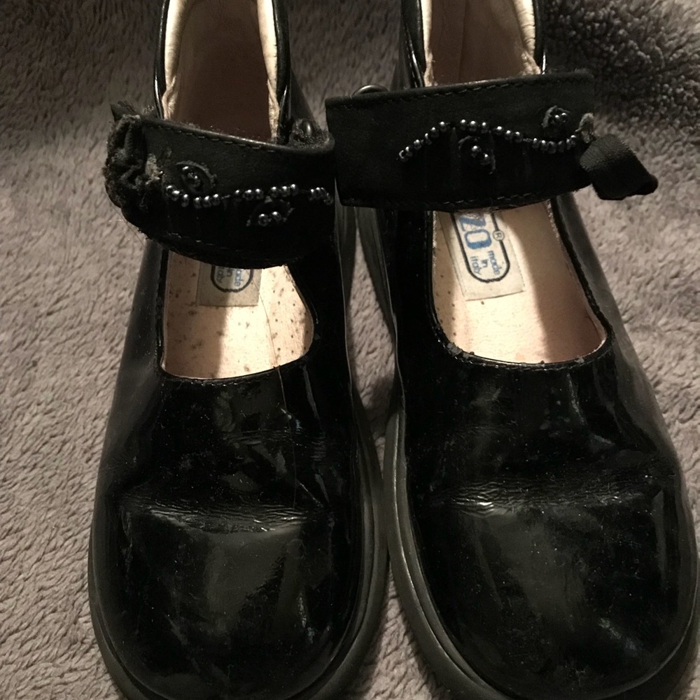 Girls black patent leather dress shoe