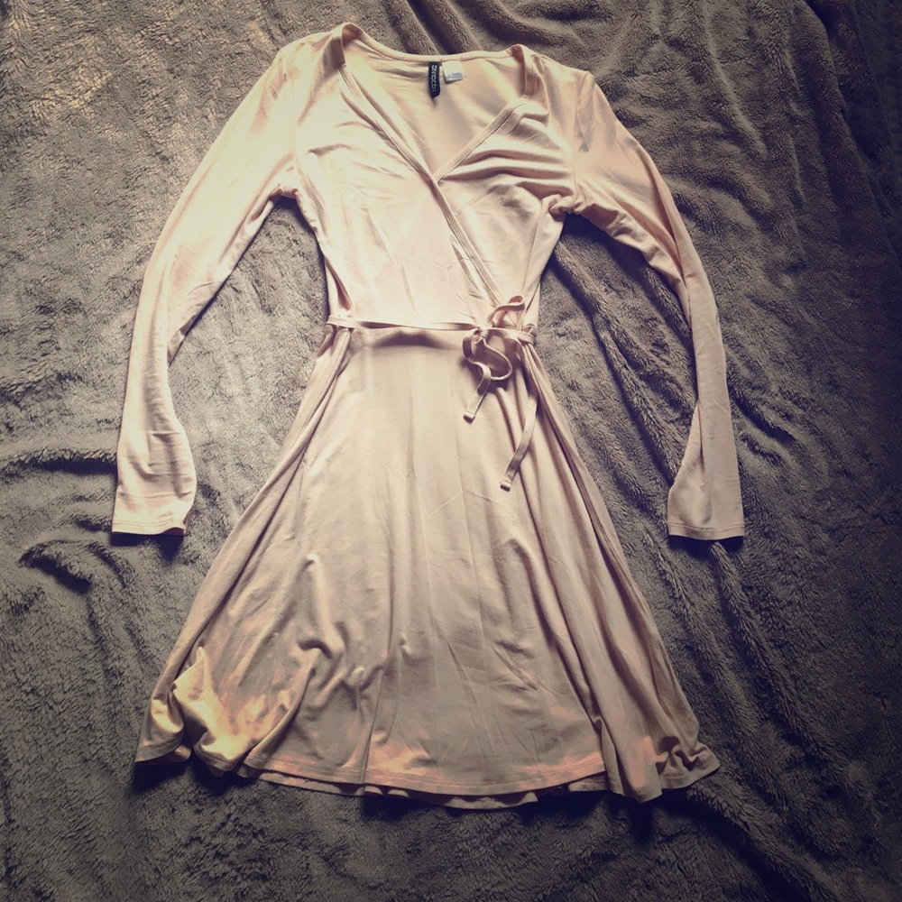 Baby pink tie-waist dress