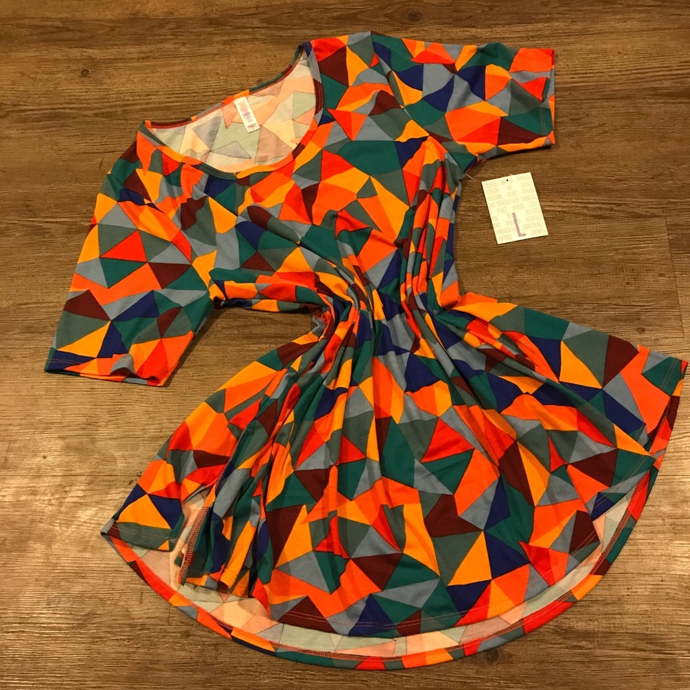 ✨ LuLaRoe L Perfect T ✨