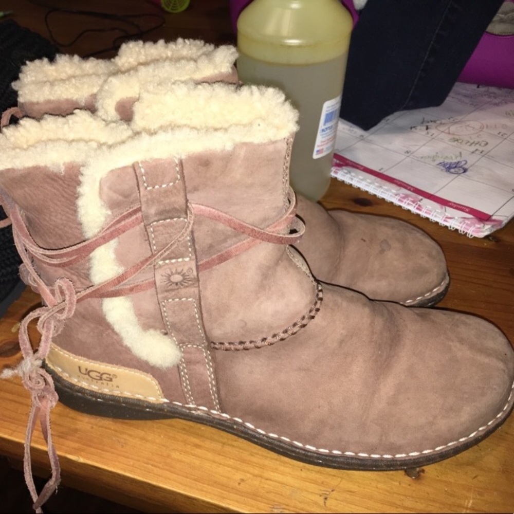 Uggs brown leather and sheepskin Sz 9
