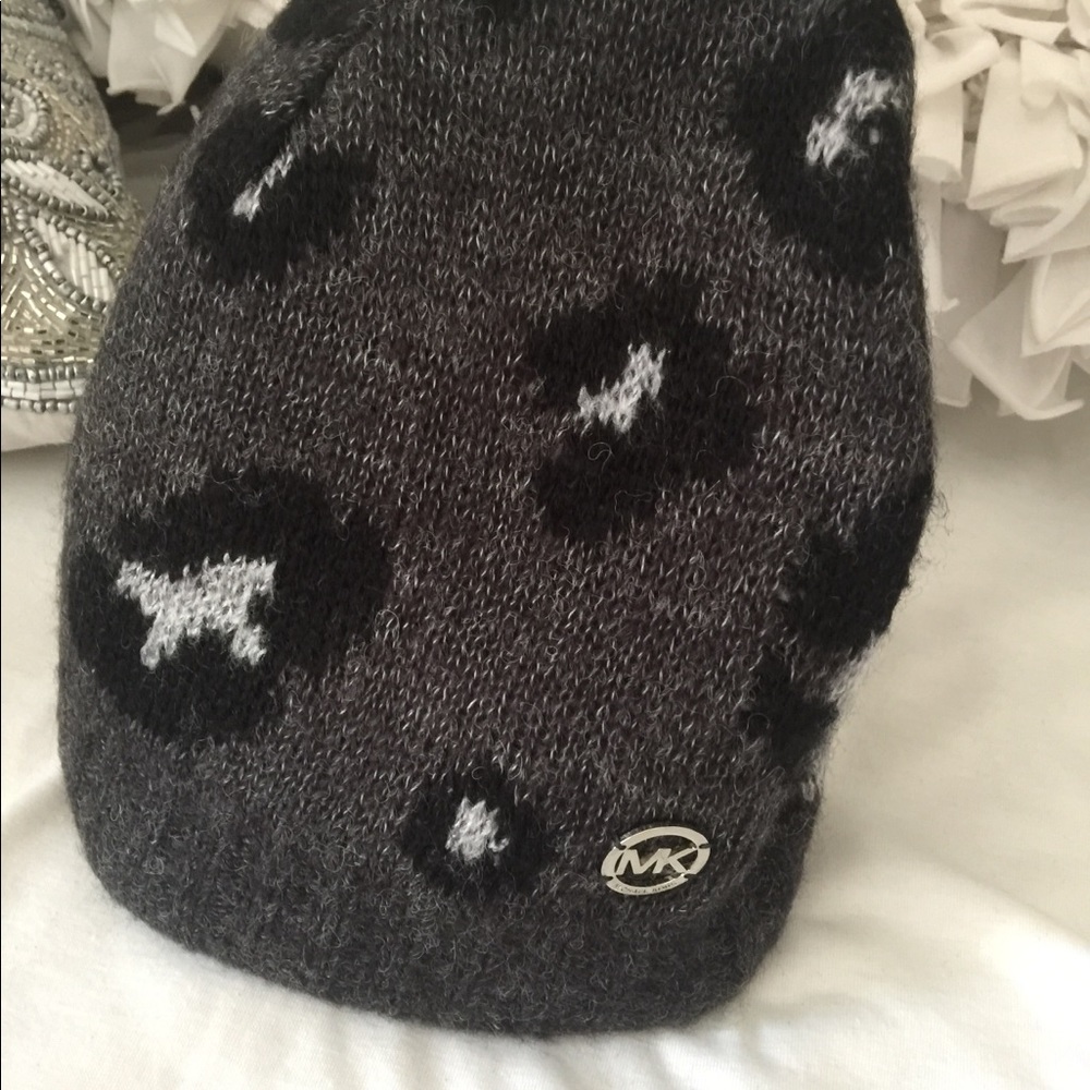 Michael Kors knitting hat - Picture 2 of 2