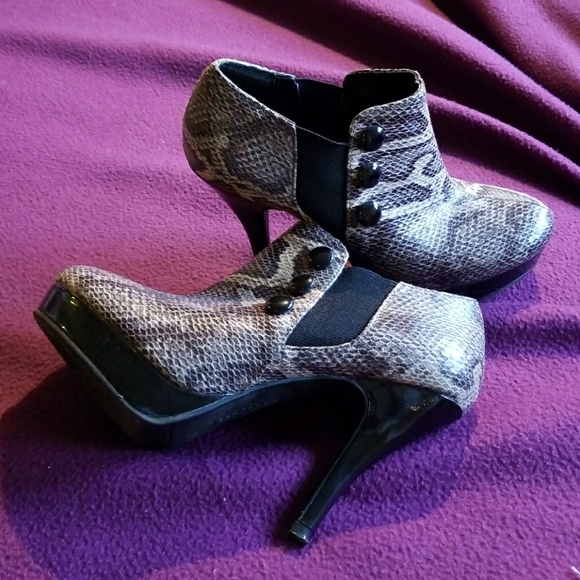 Booties snake skin print (worn once) - Picture 2 of 3