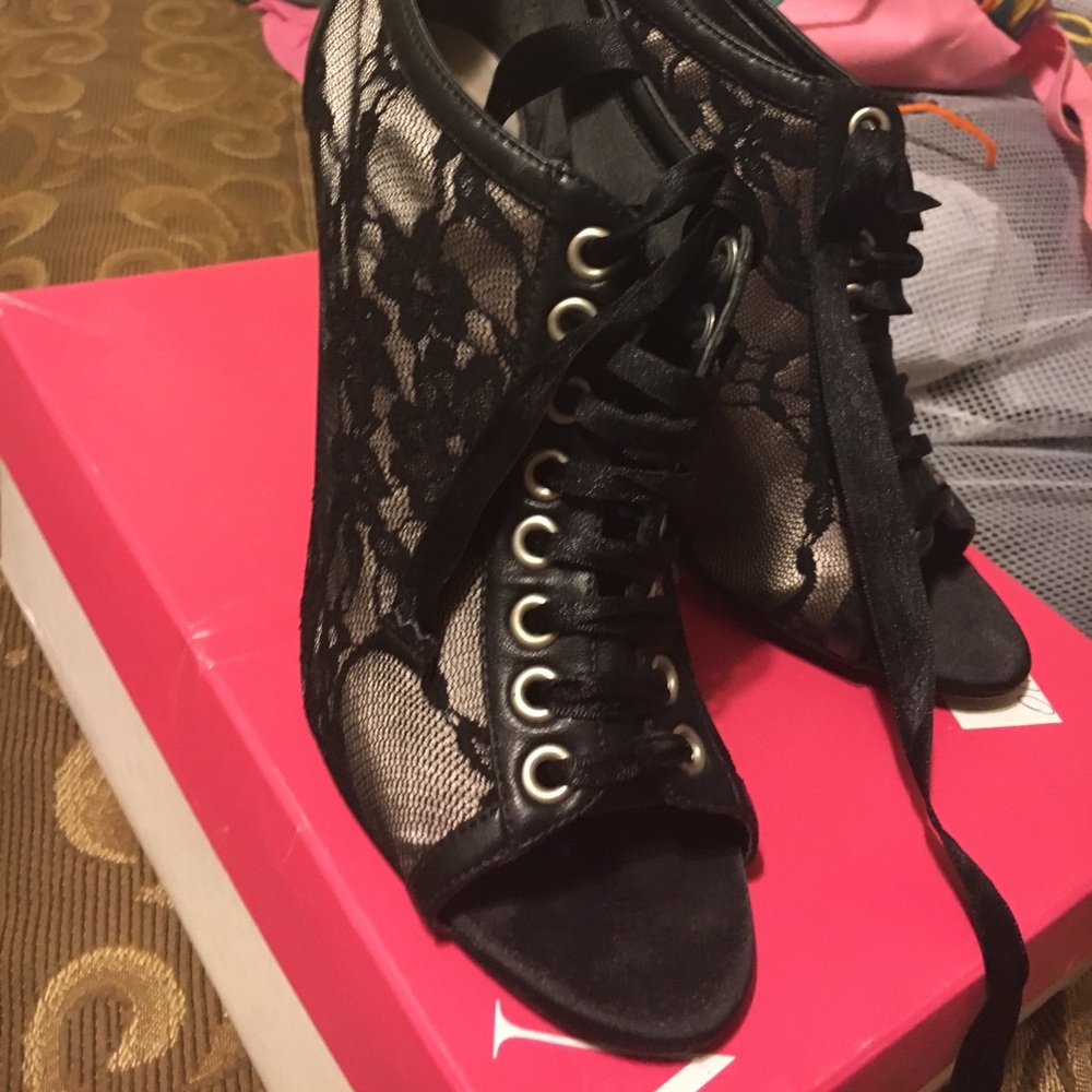 Black laced heels