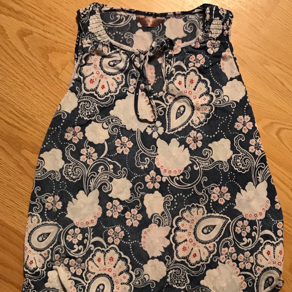 Sleeveless blouse
