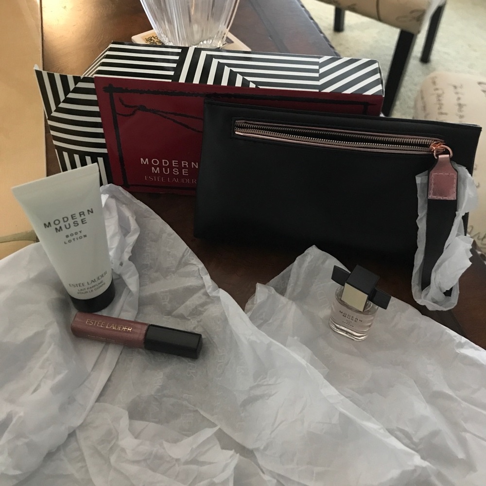 Estée Lauder Modern Muse gift set