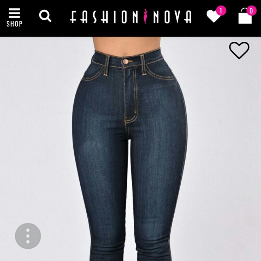 Perfectly classic high waist jeans.