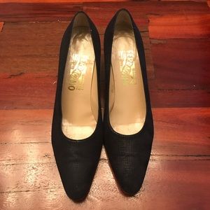 Vintage Salvatore Ferragamo kitten heels