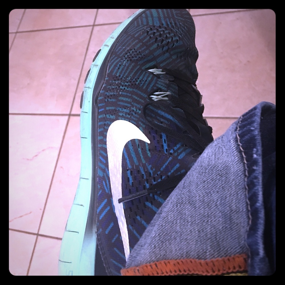 Nike soft knit tennis shoes