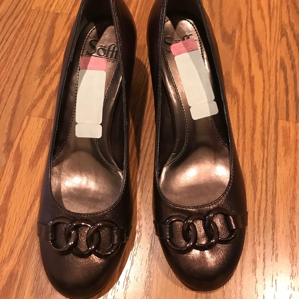 Soft gold brow small heels shoes
