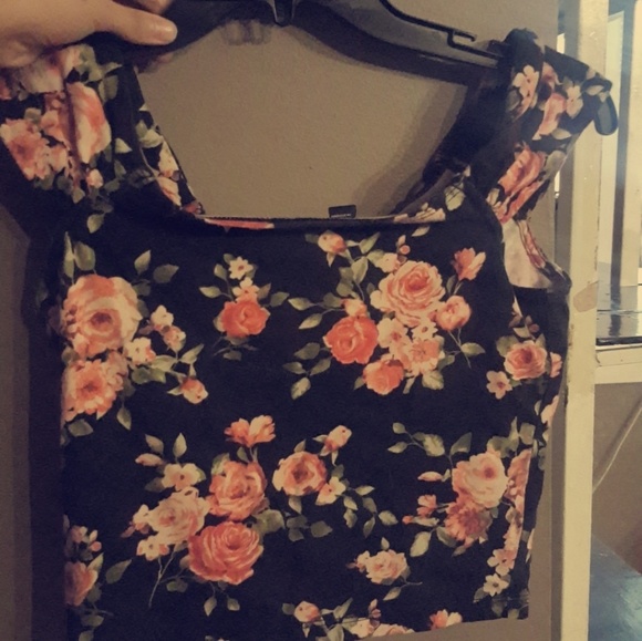 Crop top - Picture 1 of 1