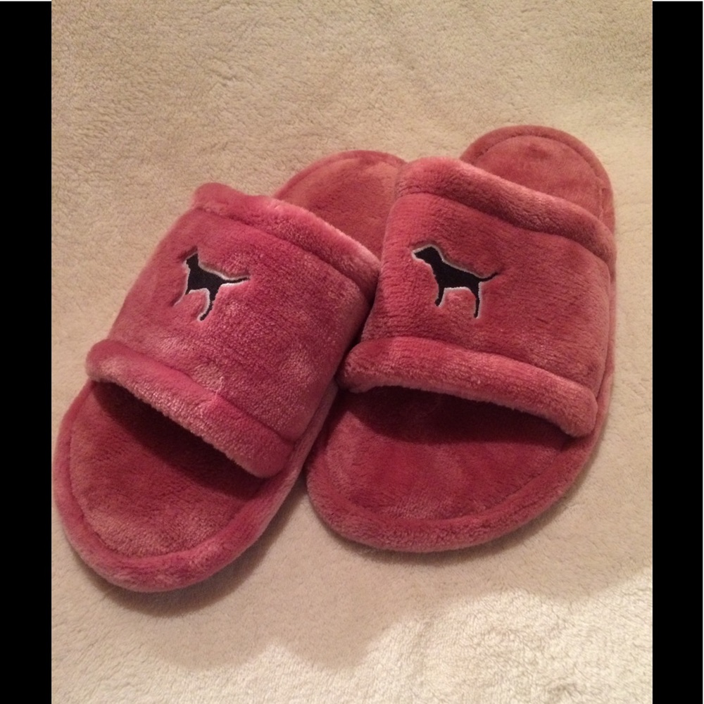 NWOT Victoria's Secret PINK fuzzy slippers