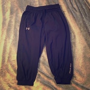 Under Armour XS Capris Black with silver logos