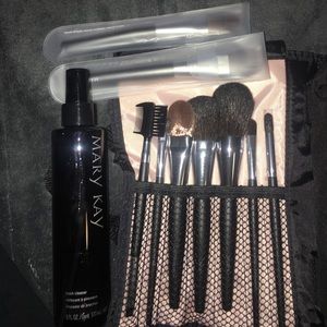 Brush Set including a free brush cleaner