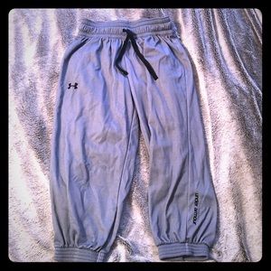 Under Armour XS gray capris with black logos