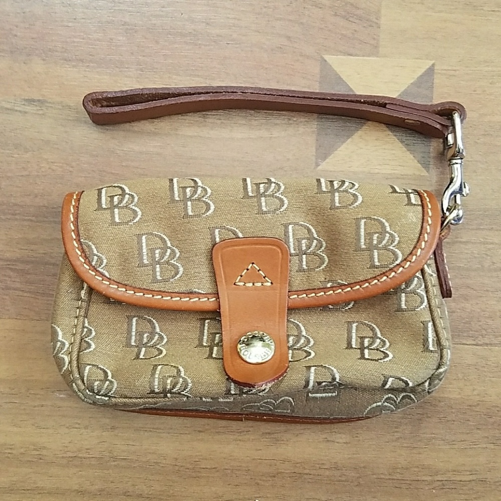 Dooney & Bourke wristlet