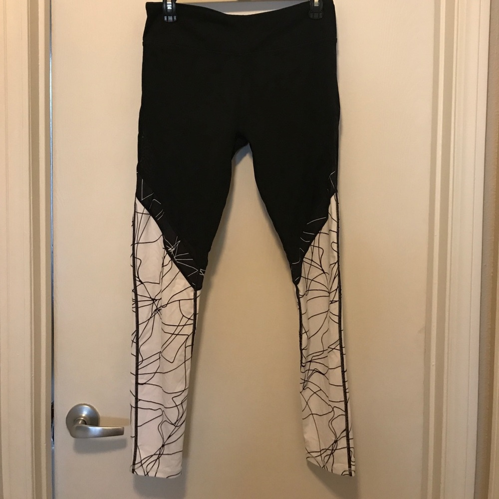 Fabletics leggings size medium. Worn twice.