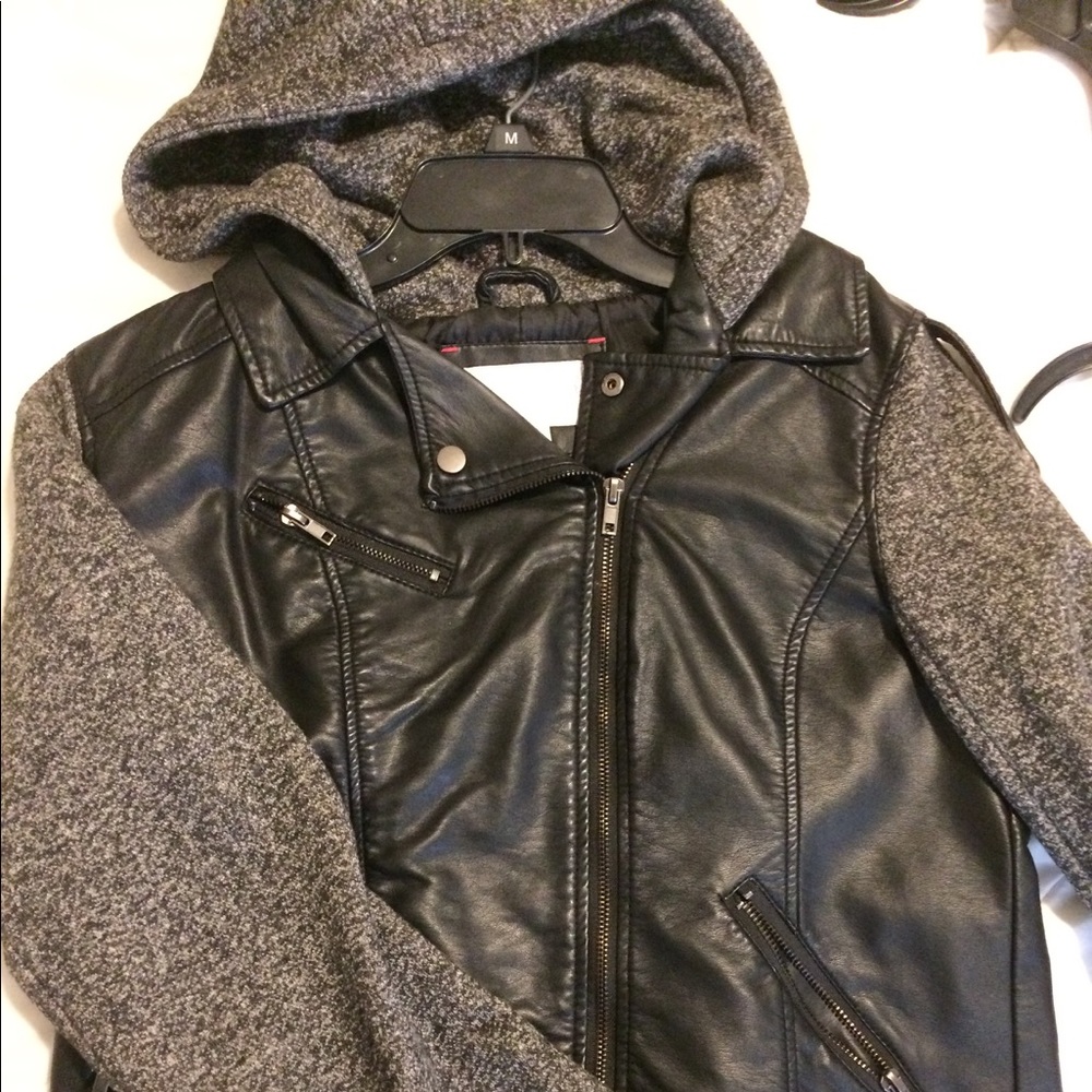 ***PRICE DROP****LEATHER JACKET W/ HOODIE