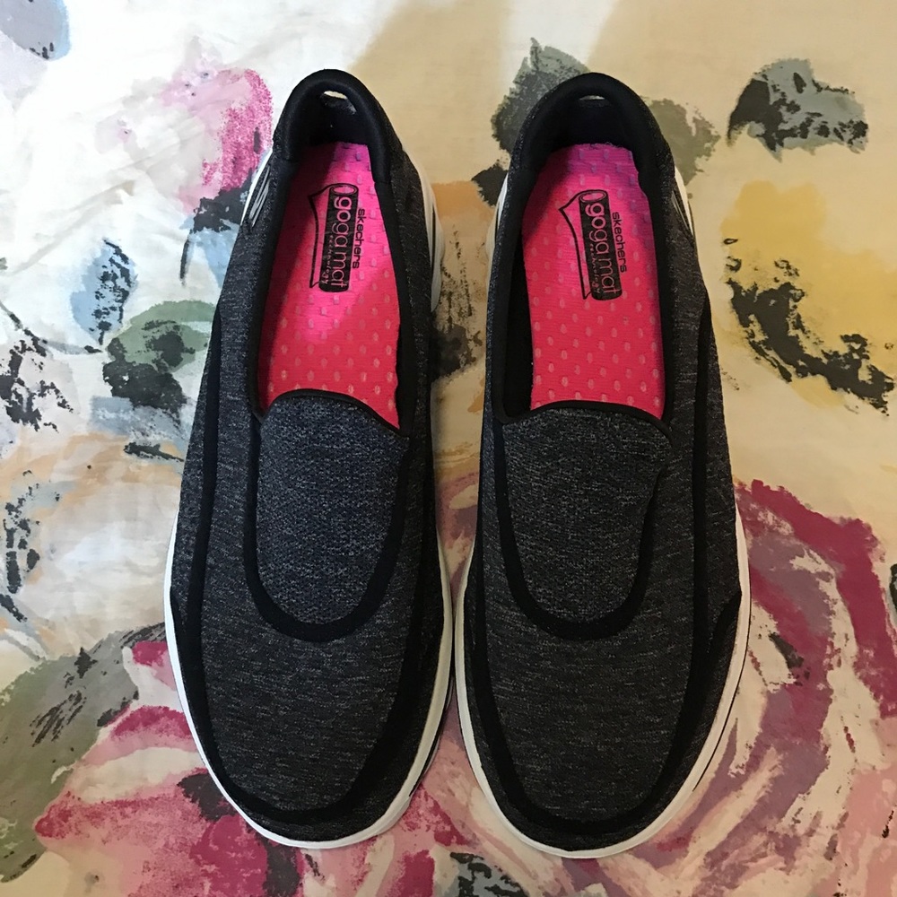 Skechers slip on shoes