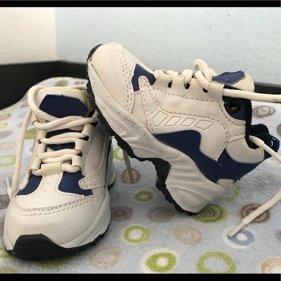 Sz 3 Sneakers/Tennis Shoes Mint Condition - Picture 1 of 4