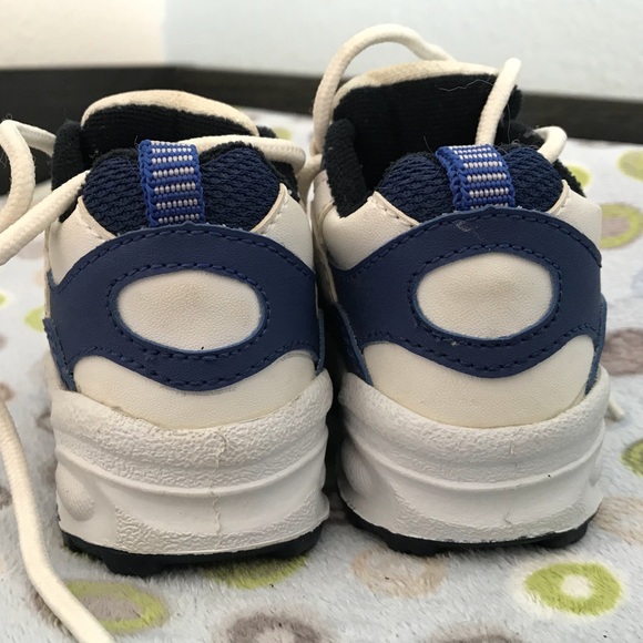 Sz 3 Sneakers/Tennis Shoes Mint Condition - Picture 3 of 4