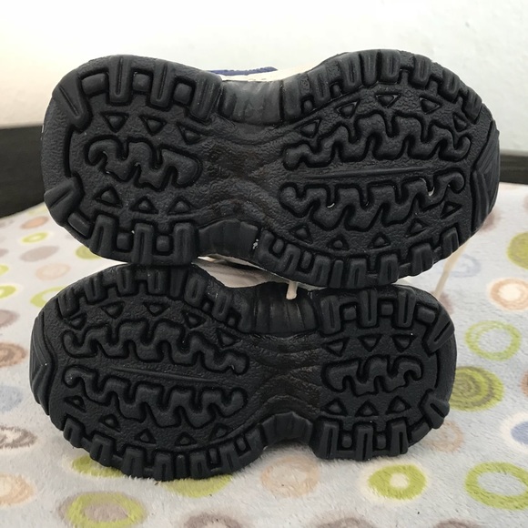 Sz 3 Sneakers/Tennis Shoes Mint Condition - Picture 4 of 4