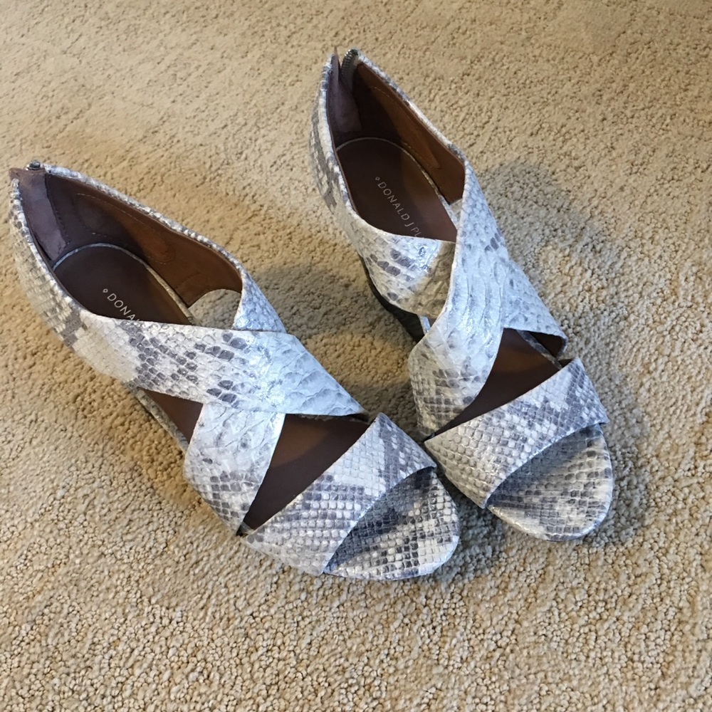 Donald J Pliner snakeskin sandal 7.5