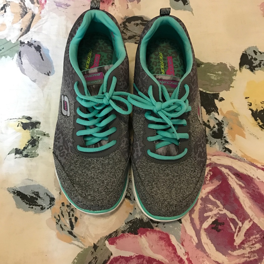 Skechers memory foam tennis shoes