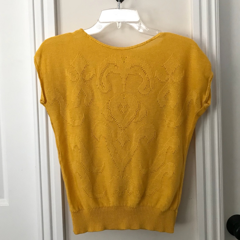 Vintage yellow hip-top