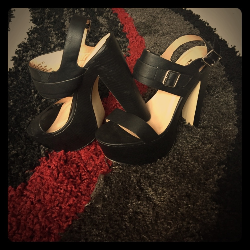 Super cute black platform heels