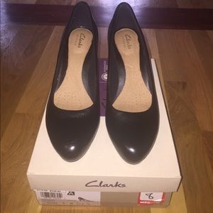 Clarks Tempt Appeal black leather heels