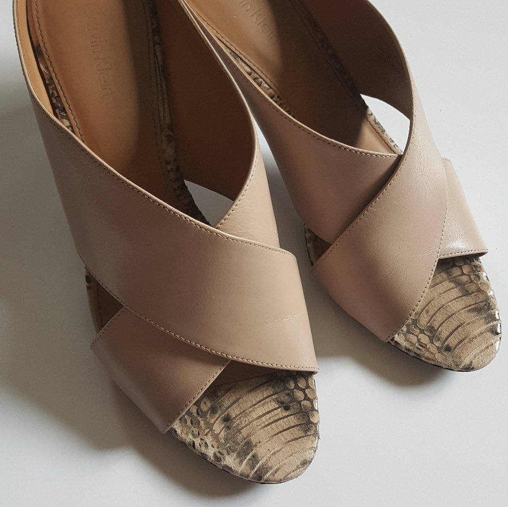 Calvin Klein Tan Snake skin no strap sandle heels