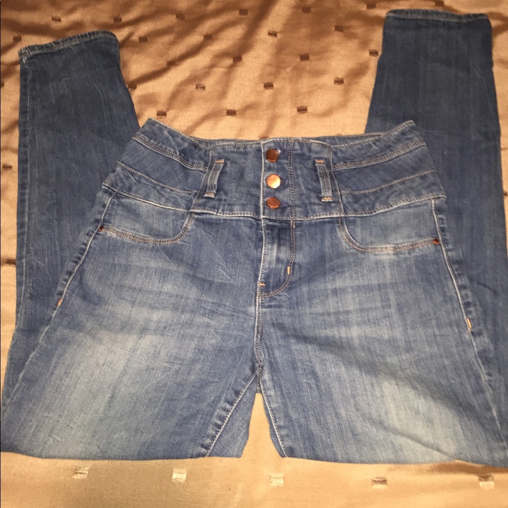 🔥High waisted jeans by Refuge🔥