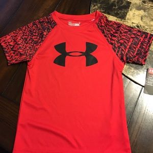 Under Armour heat gear top size 4