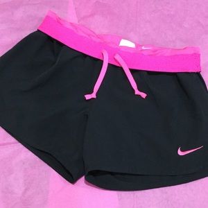 NWOT Black & pink NIKE Phantom 2-in-1 Shorts